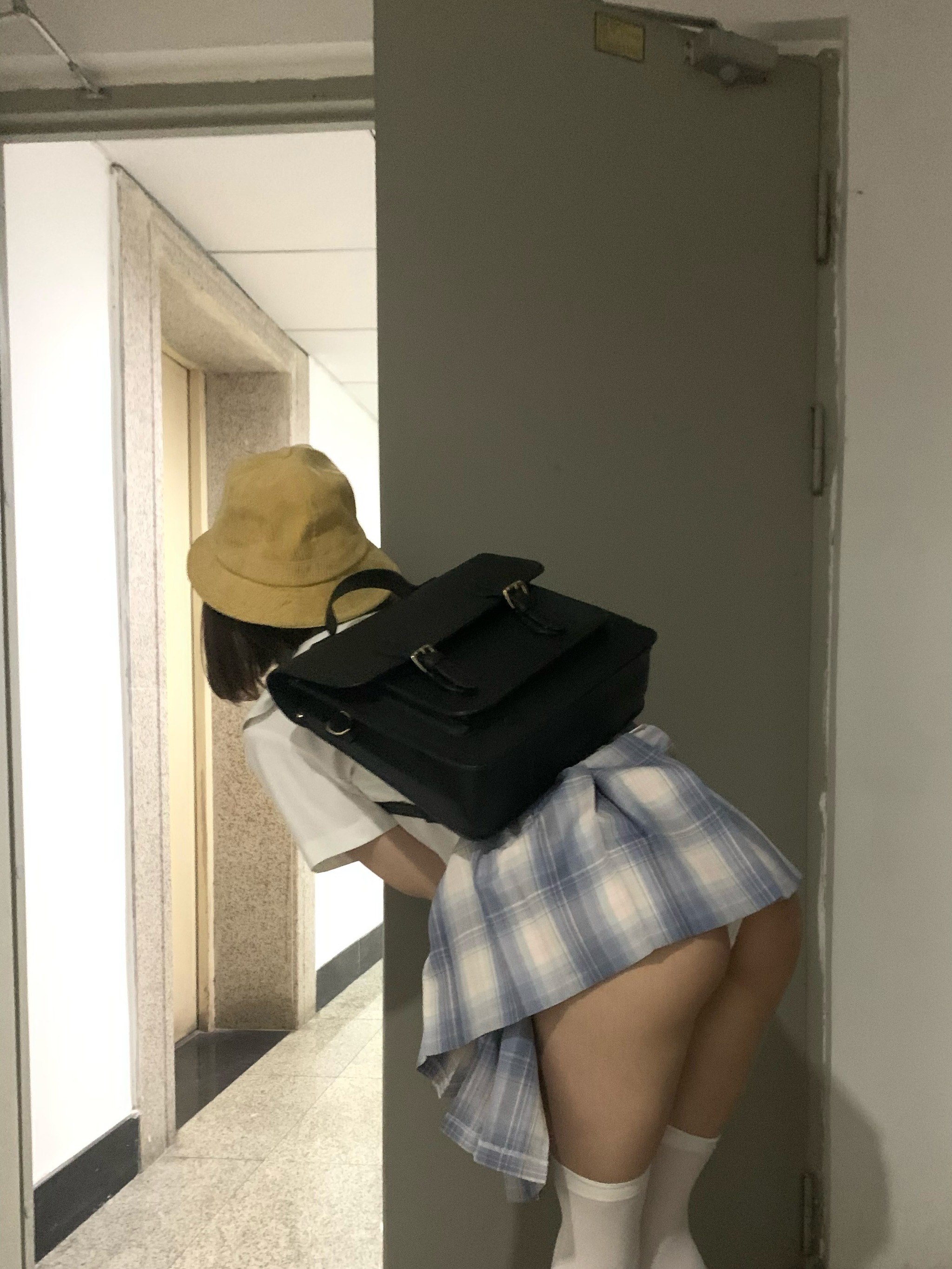 西园寺南歌 –  NO.017 外拍-主人的任务1.0[40P7V]-XikXak